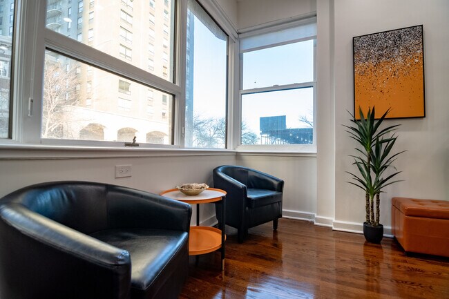 Foto del edificio - 117 E Bellevue Pl