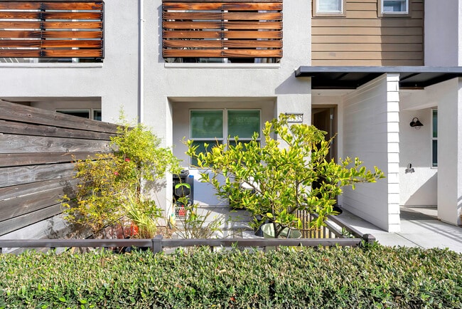 Building Photo - 37335 Duckling Ter