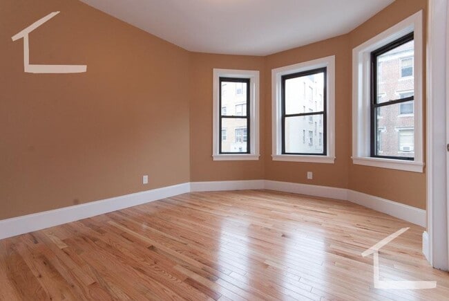 Building Photo - 9/1 Renovated 4BR/2BA near Cleveland Circle w/AC, w/d in unit!