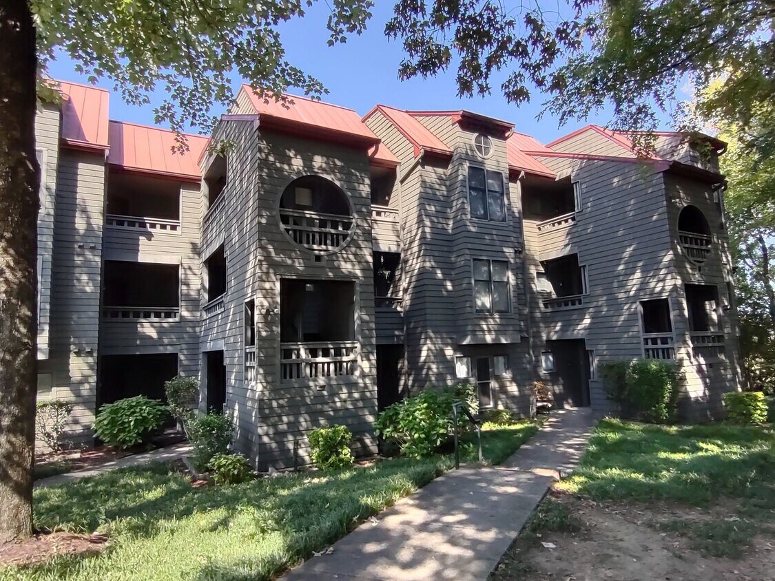 Foto principal - 2 br, 1 bath House - 9041 J M Keynes Dr Un...