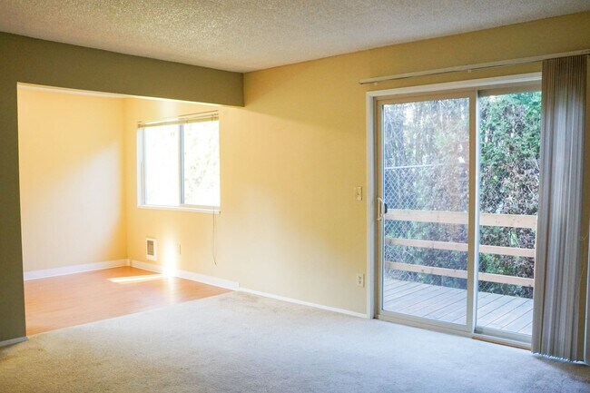 Building Photo - Close-in SE: Garden Level 1 Bdr w/ DW, Private Patio, & Parking!