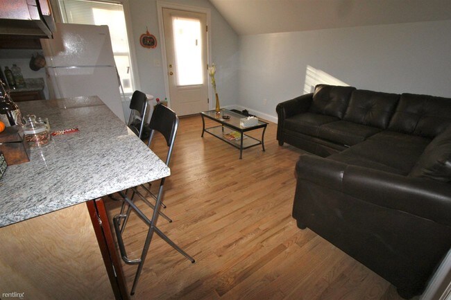 Building Photo - 2 br, 1 bath  - 808 Brown St Apt 4 #4