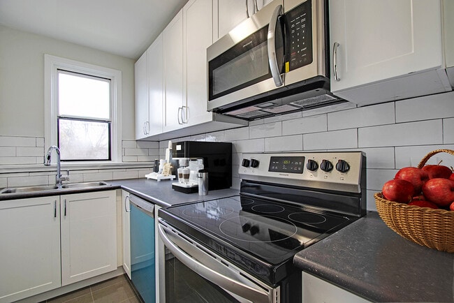 Building Photo - 19-23 Engelhart Cres,64-68 Harris Park Dr