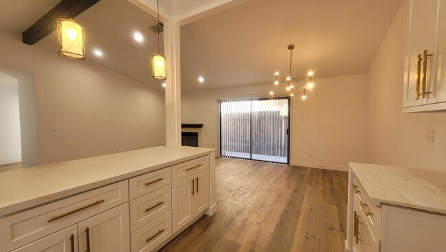Área de comedor - 15340 Murray Ave