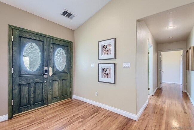 Foto del edificio - 2045 Goshawk St