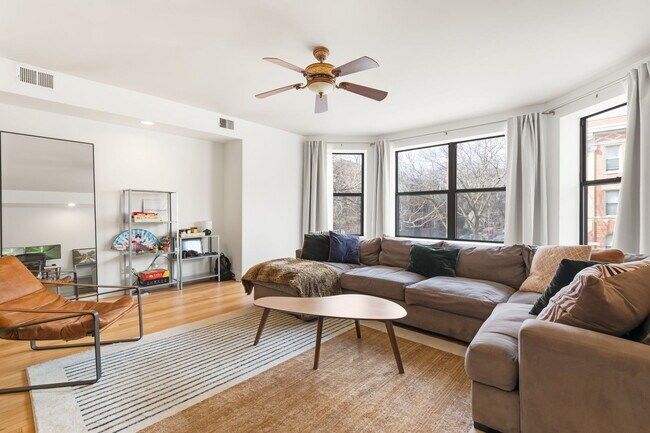 Foto del edificio - 2735 N Kimball Ave