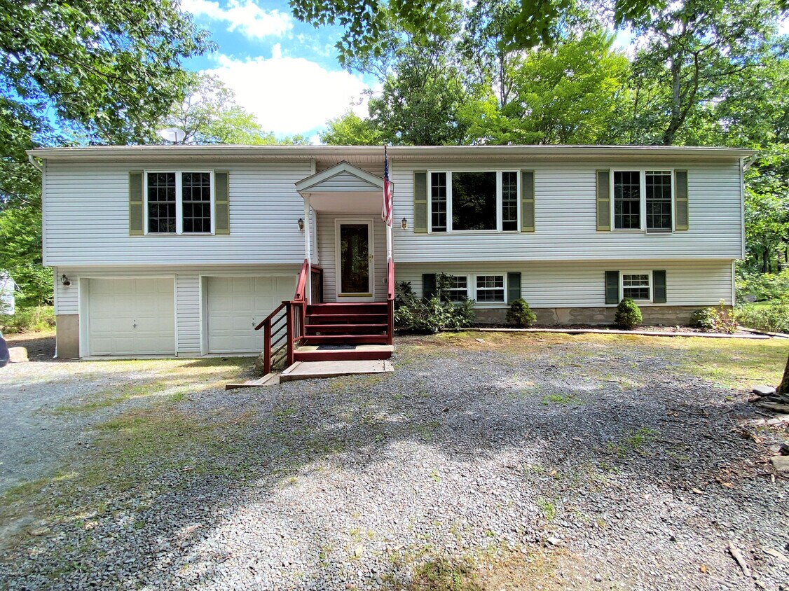 Primary Photo - 401 Maple Ridge Dr