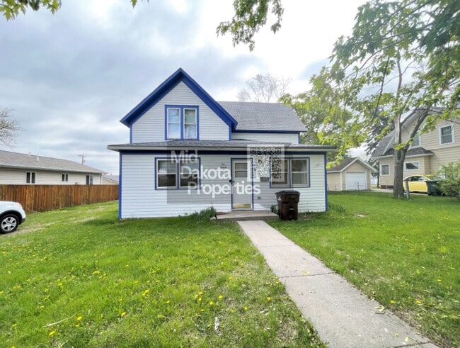 Building Photo - 1016 S Duff- 4 bedroom House