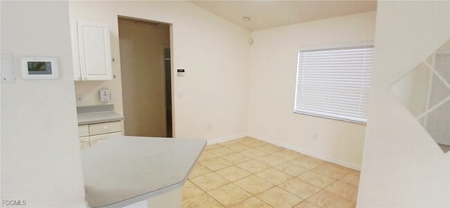 Foto del edificio - 411 NE Juanita Pl