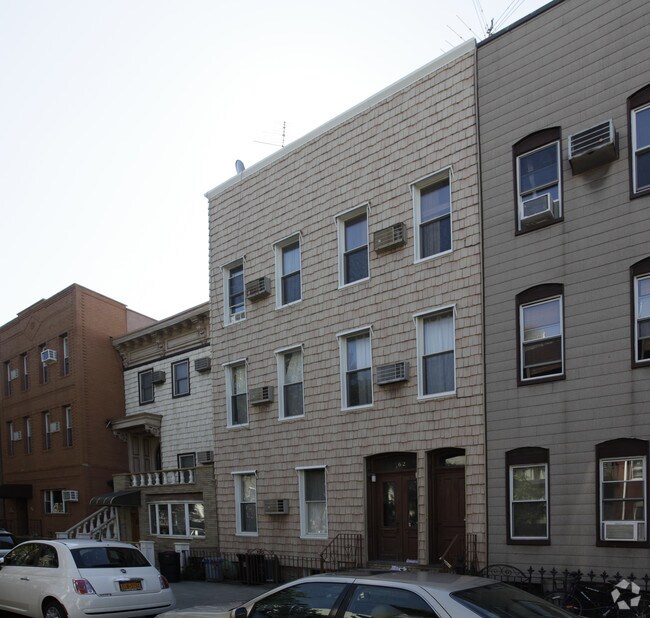 Vista a la calle - 62 Skillman Ave