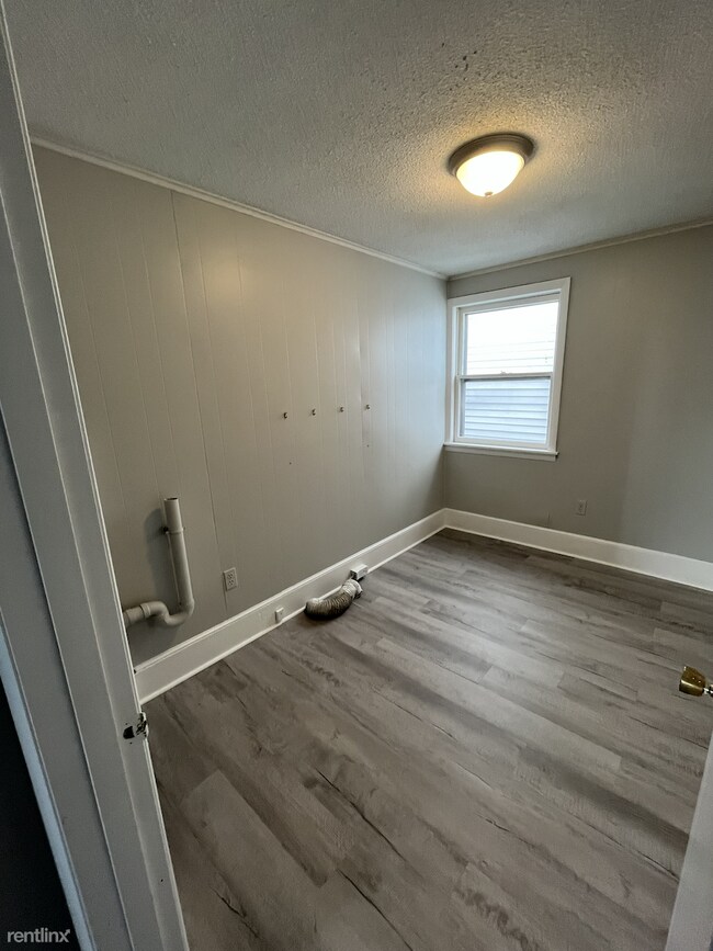 Foto del edificio - 3 br, 1 bath Triplex - 259 Notre Dame Aven...
