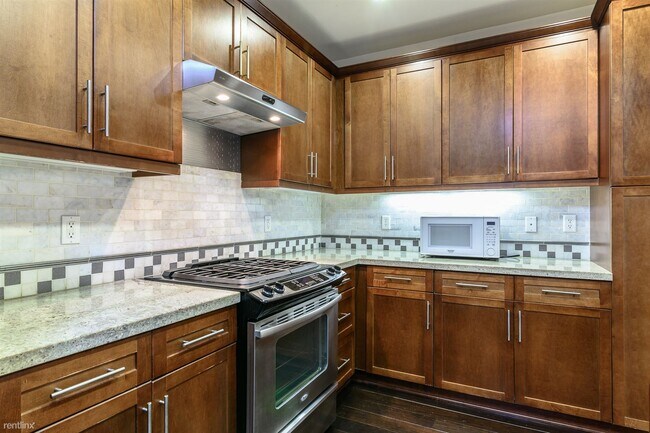 Foto del edificio - 2 br, 2 bath Condo - 2349 Jefferson Street...