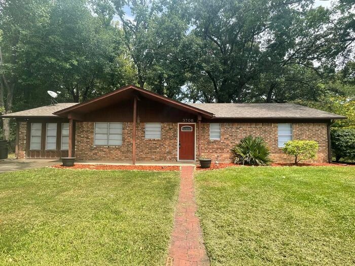 Primary Photo - 3 Bedroom Home on AR side