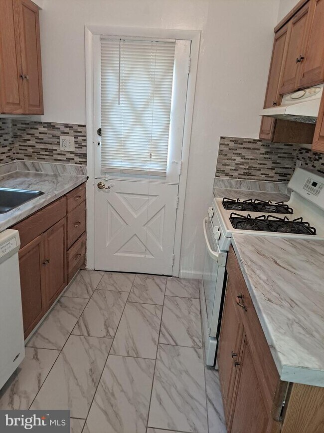 Foto del edificio - 8719 Sundale Dr