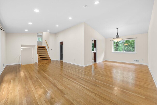 Foto del edificio - 9813 Inglemere Dr