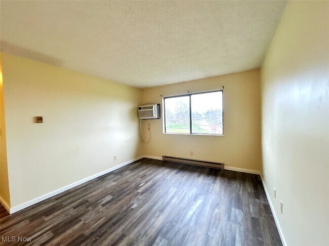 Foto del edificio - 200 Fernwood Rd