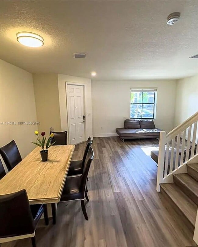 Foto del edificio - 3349 W 105th Terrace