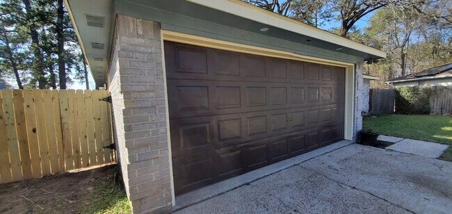 Foto del edificio - 23431 Dew Wood Ln