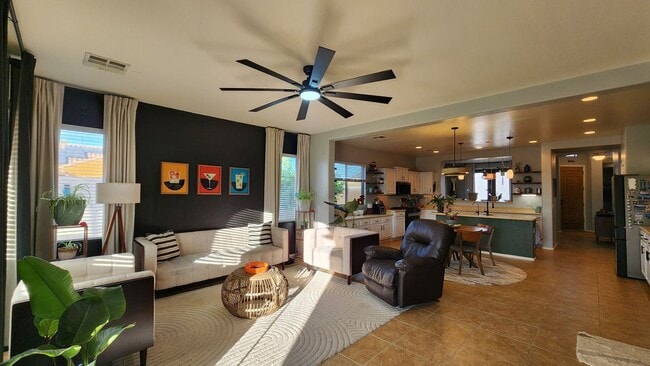 Foto del edificio - 18970 N Alicante St