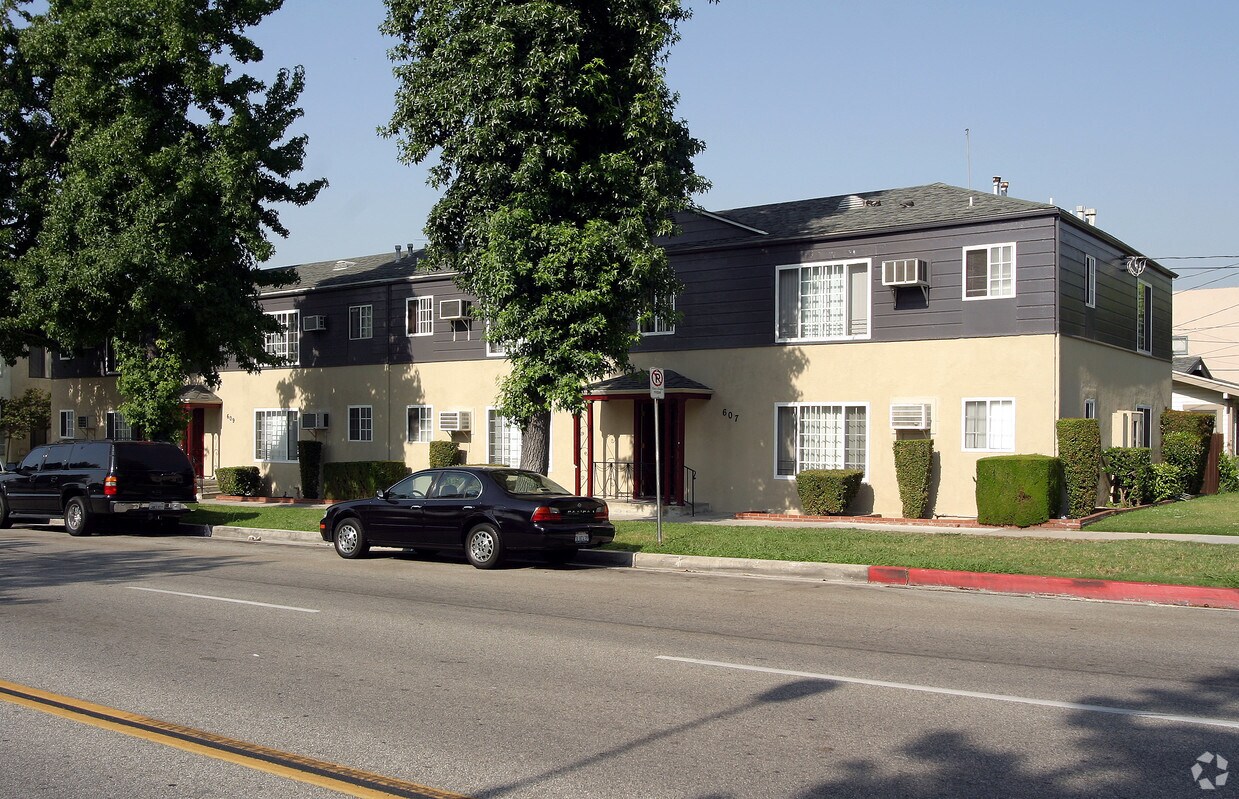 Primary Photo - 607-609 S Chevy Chase Dr