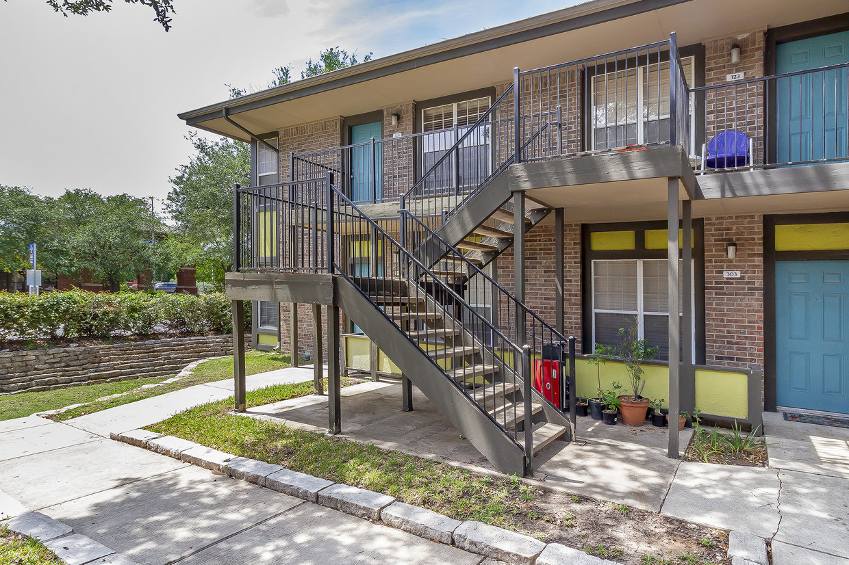 upstairs, corner unit! - 7685 Northcross Dr