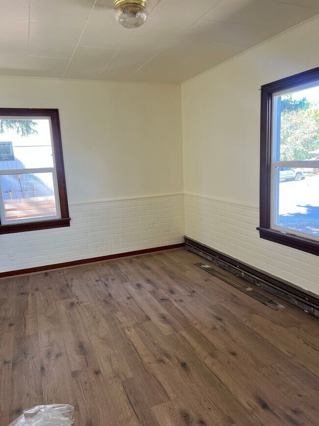 Building Photo - Fully Remodeled home in Bozeman