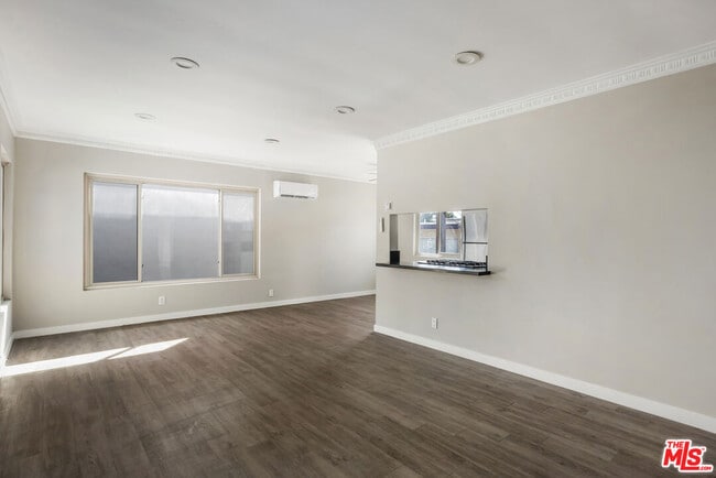 Building Photo - 925 N Curson Ave