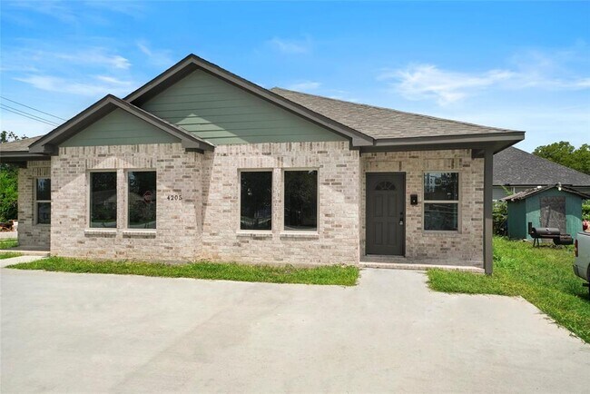 Building Photo - 4205 Elmwood St