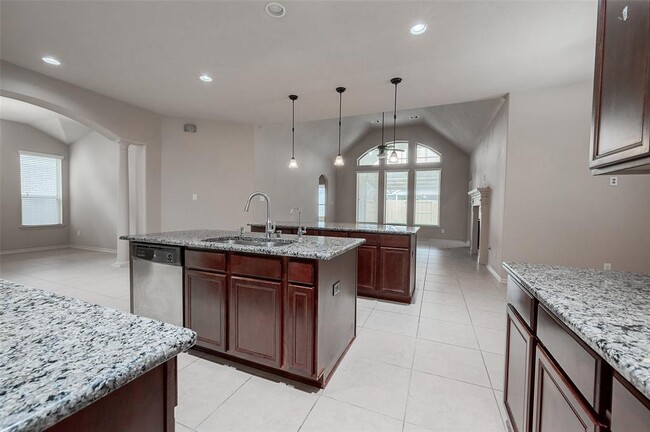 Foto del edificio - 2511 Golf Ridge Cir