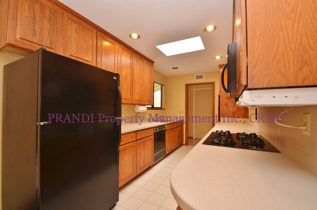 Building Photo - Pristine 4 Bedroom Home in Quiet Novato Ne...