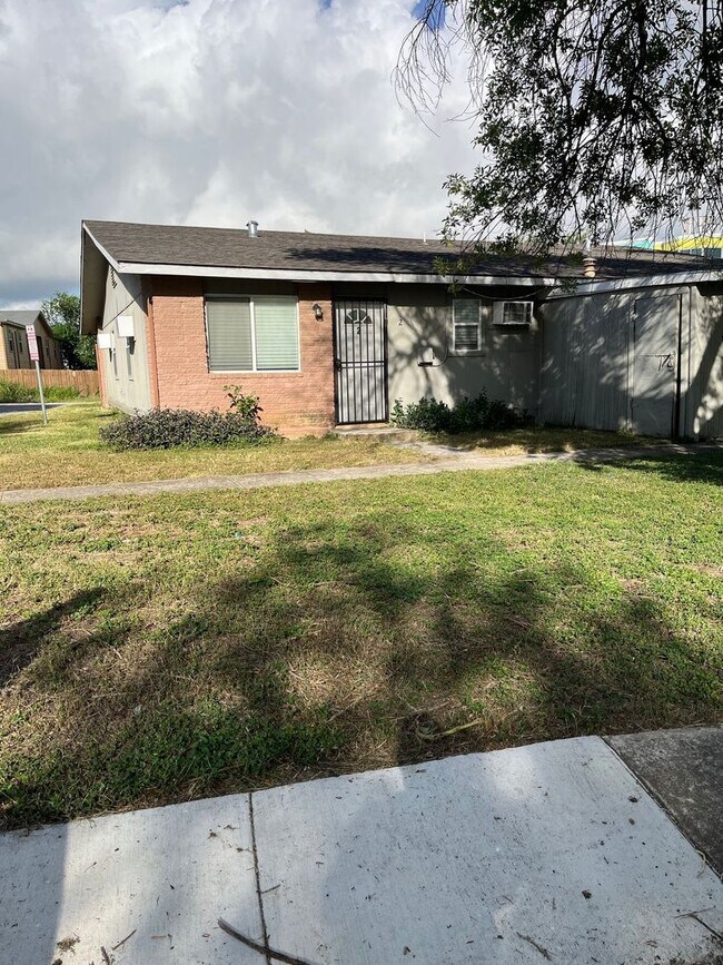 Building Photo - 7115 Glen Terrace