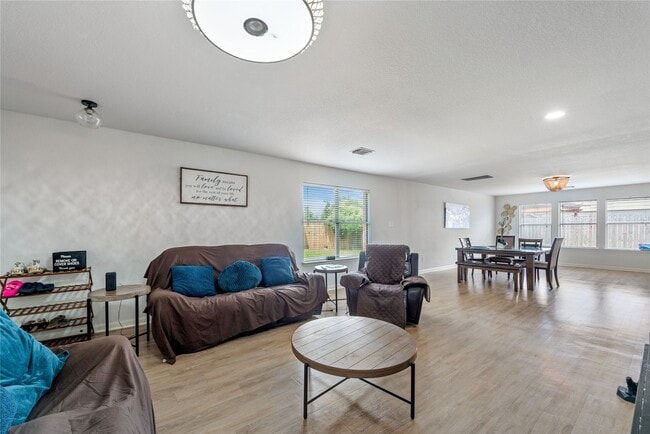 Building Photo - 17142 Carshalton Ct