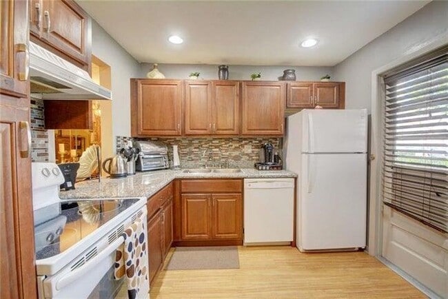 Building Photo - 8101 SW 24th Ct