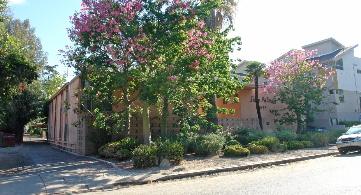 Building Photo - Twin Palms