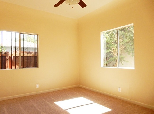 Foto del edificio - 5216 Roseland St