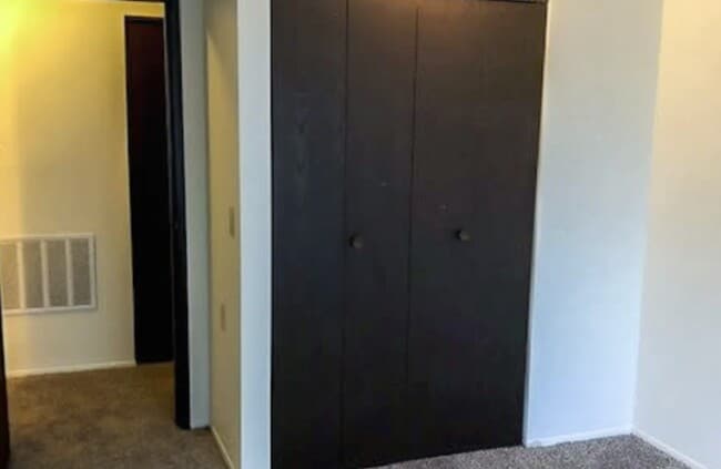 Building Photo - 100 W Mill Pond