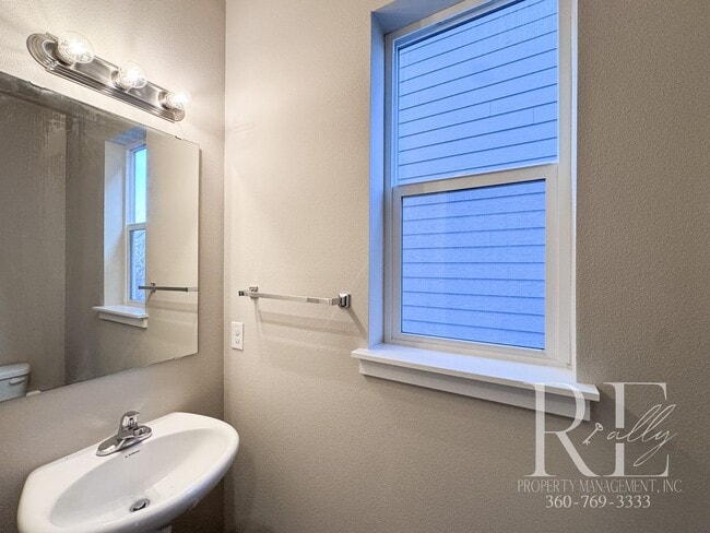 Building Photo - Effortless Elegance in Caldart Heights, Poulsbo