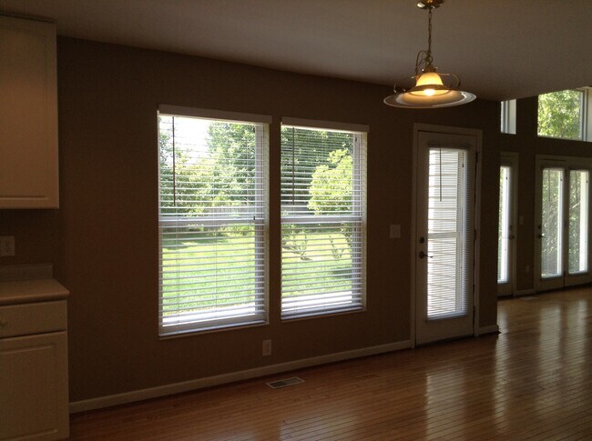 Building Photo - 10190 Meadowknoll Drive