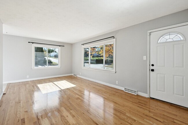 Building Photo - Corner-Lot Benson Home with Finished Lower...