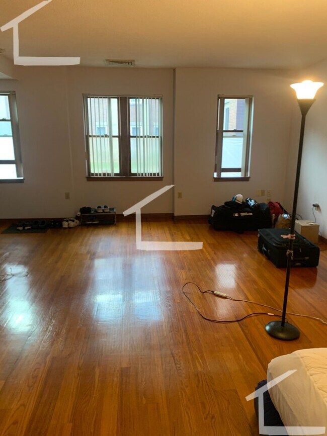 Foto del edificio - Coolidge Corner 1-Bed with Laundry in Unit...