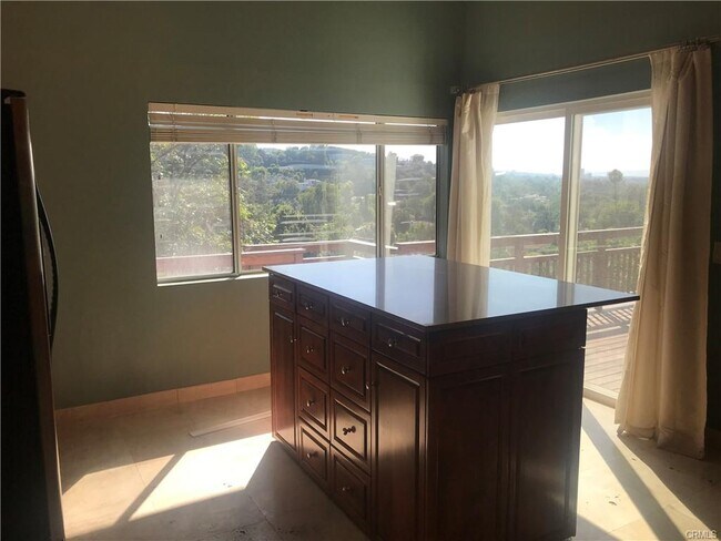 Foto del edificio - 3951 Sunswept Dr