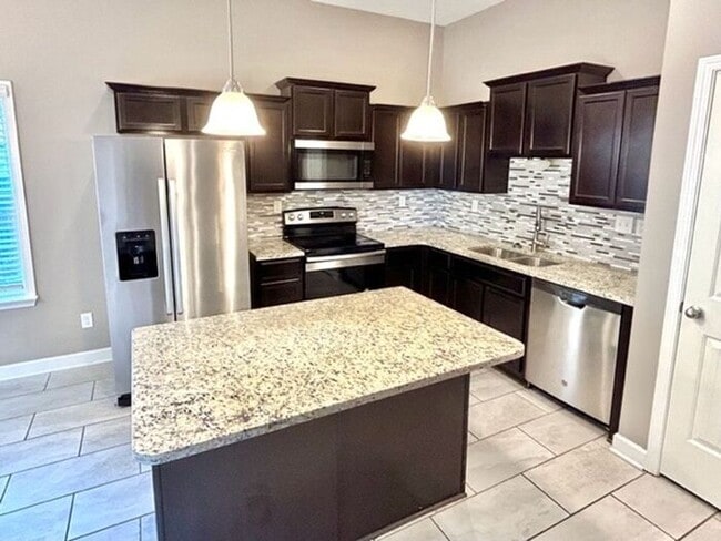 Building Photo - Now Leasing A 5 Bedroom 3 Bath Home In Oli...
