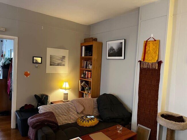 Foto del edificio - 8 Hyde Park Ave