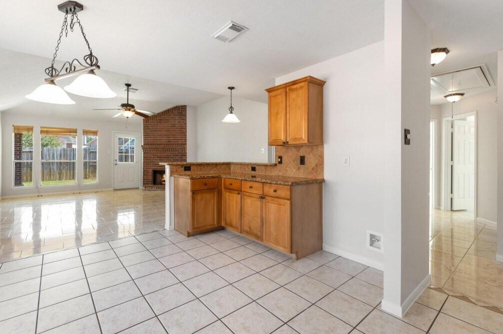 Foto del edificio - 21812 Whispering Forest Dr