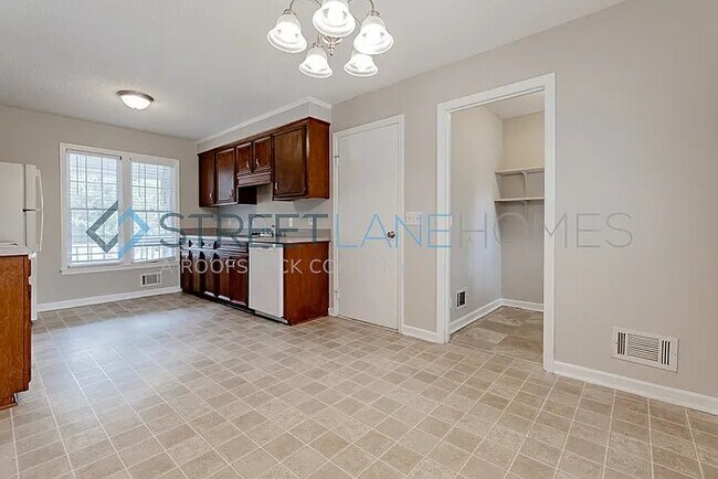 Foto del edificio - 709 Greensprings Dr