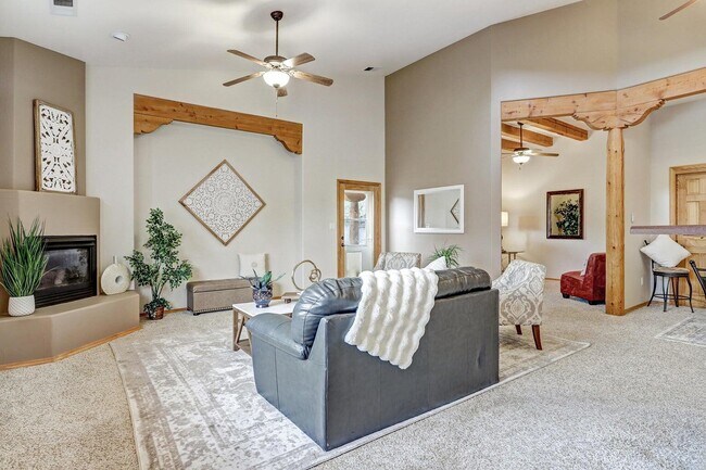 Foto del edificio - 115 Espinosa Rd