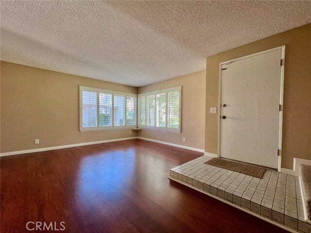 Foto del edificio - 1320 Devonshire Ln