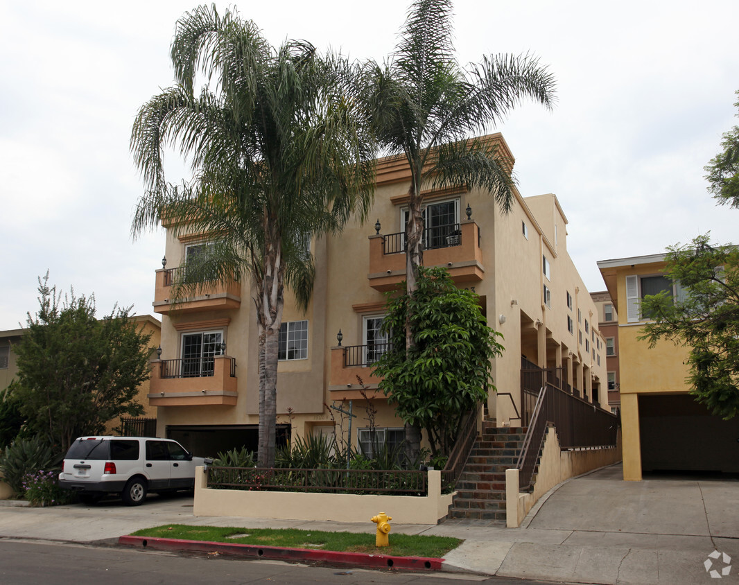 Primary Photo - Brockton Townhomes by Wiseman
