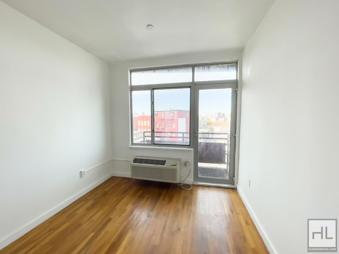 Foto principal - NOLL STREET / Spacious 2 Bed 1-Bath / No Fee