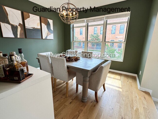 Foto del edificio - Northeast Minneapolis Town Home, Patio/Dec...